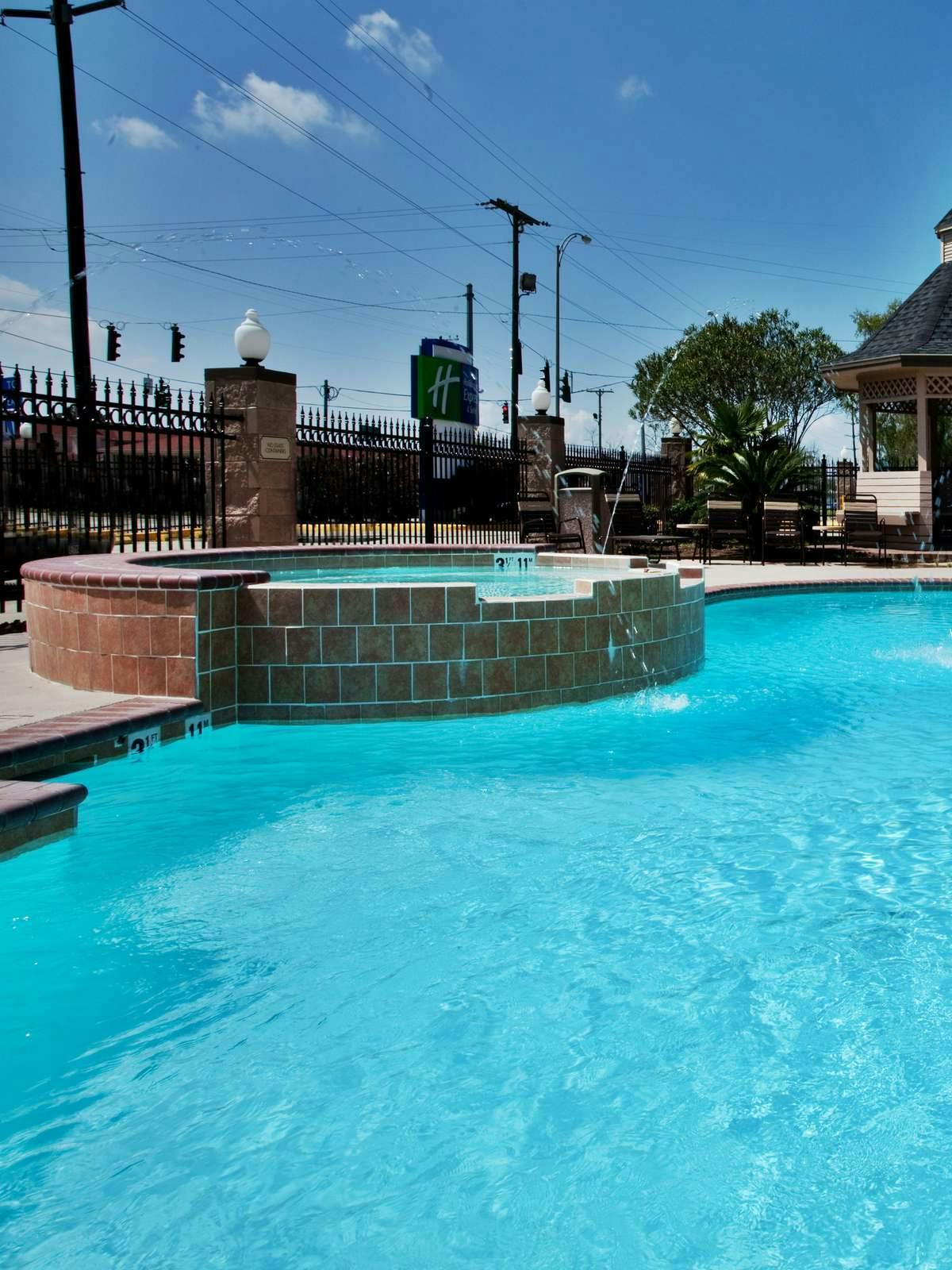 Hotel Holiday Inn Express Hotel & Suites Lake Charles photo 4