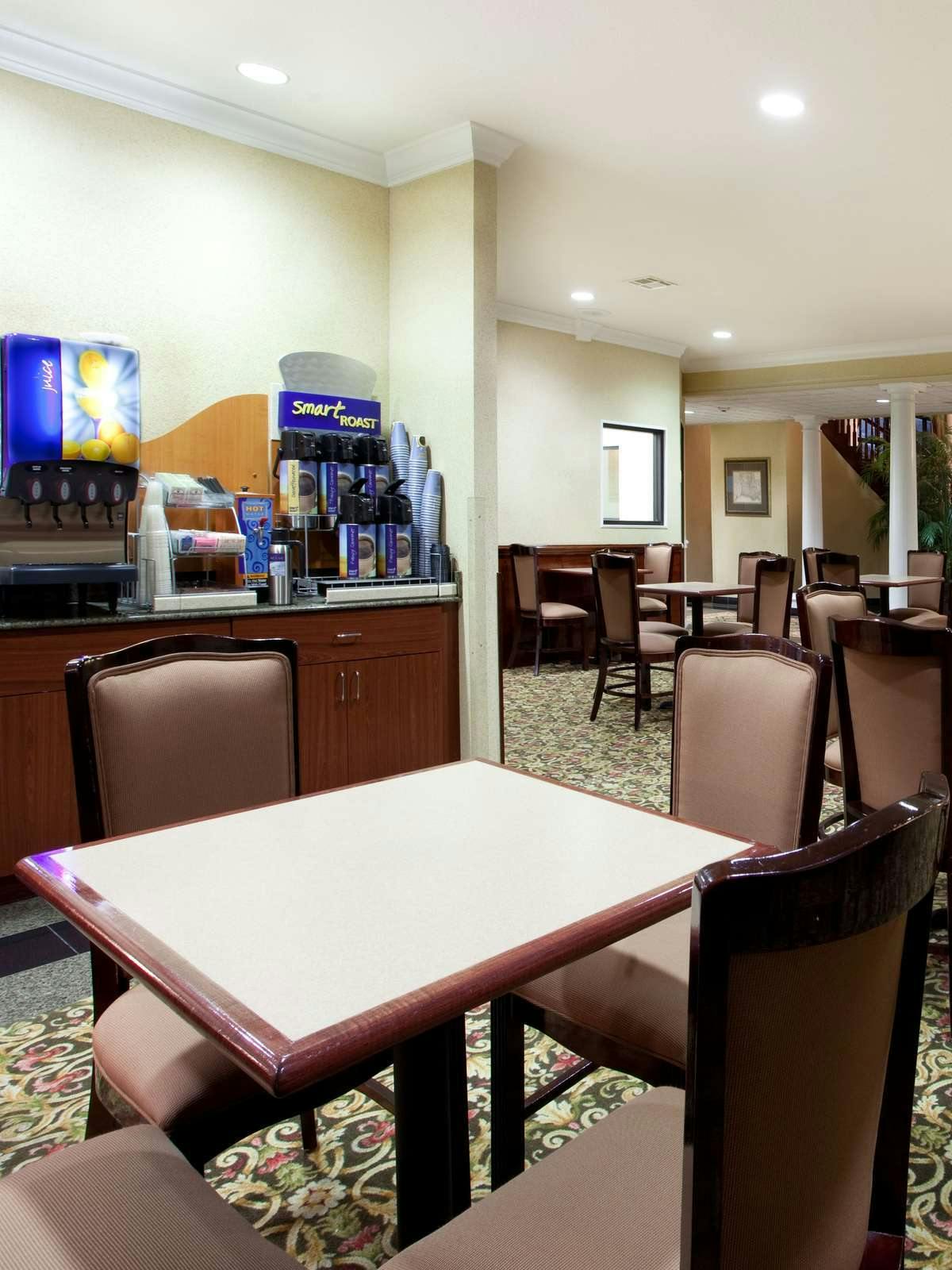 Hotel Holiday Inn Express Hotel & Suites Lake Charles photo 3