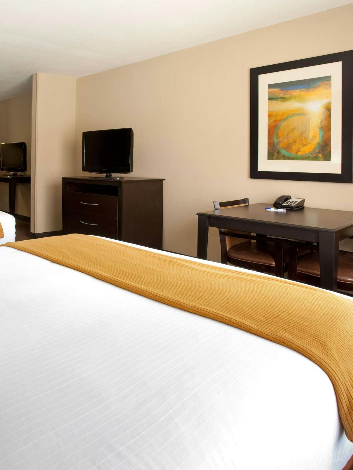 Hotel Holiday Inn Express Hotel & Suites Lamar photo 2