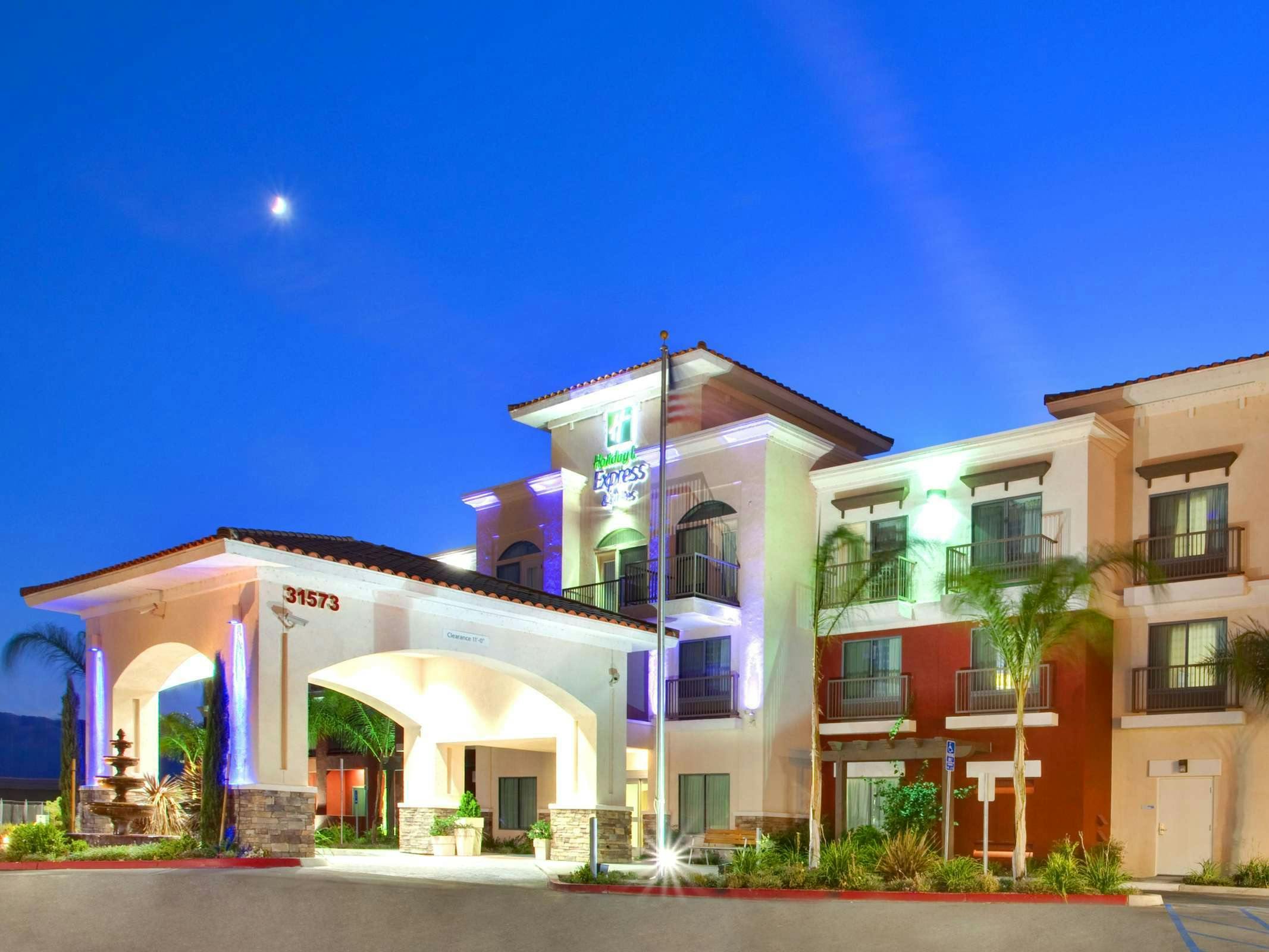 Holiday Inn Express Hotel & Suites Lake Elsinore
