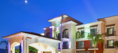 Holiday Inn Express Hotel & Suites Lake Elsinore