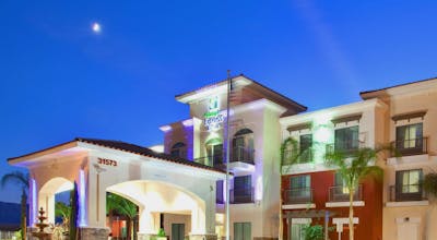 Holiday Inn Express Hotel & Suites Lake Elsinore