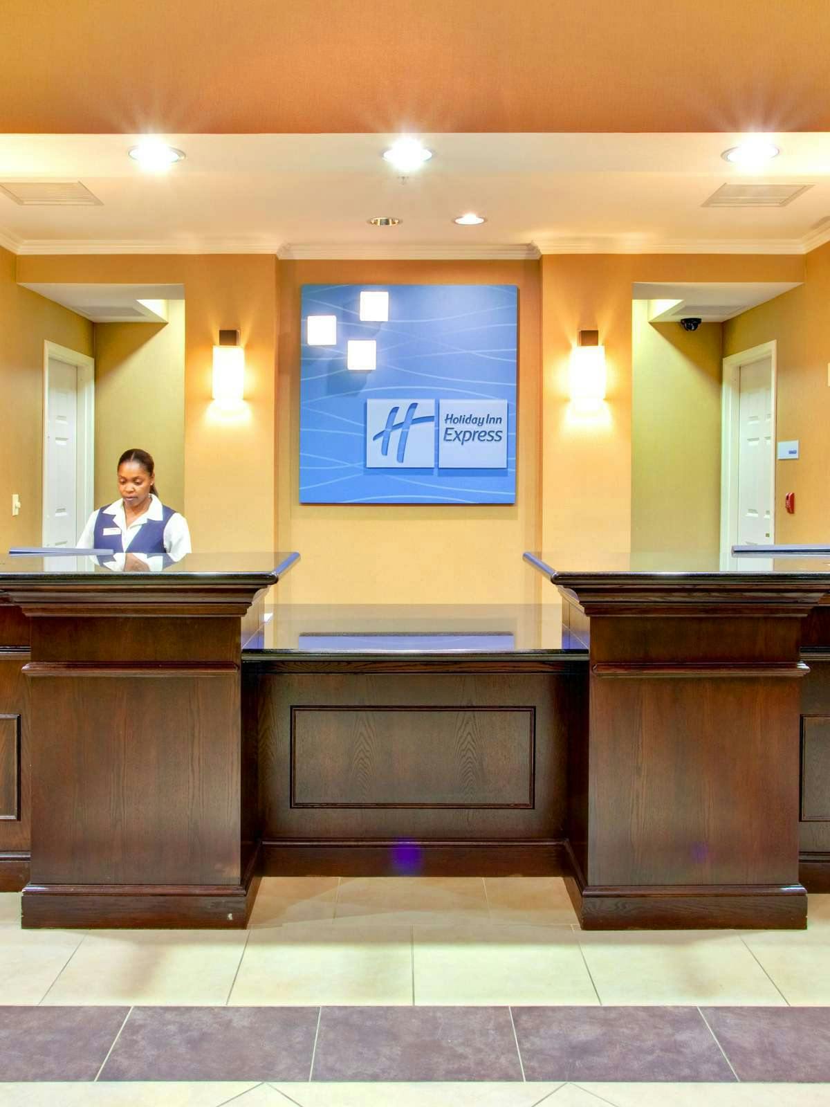 Hotel Holiday Inn Express Hotel & Suites Lake Elsinore photo 4