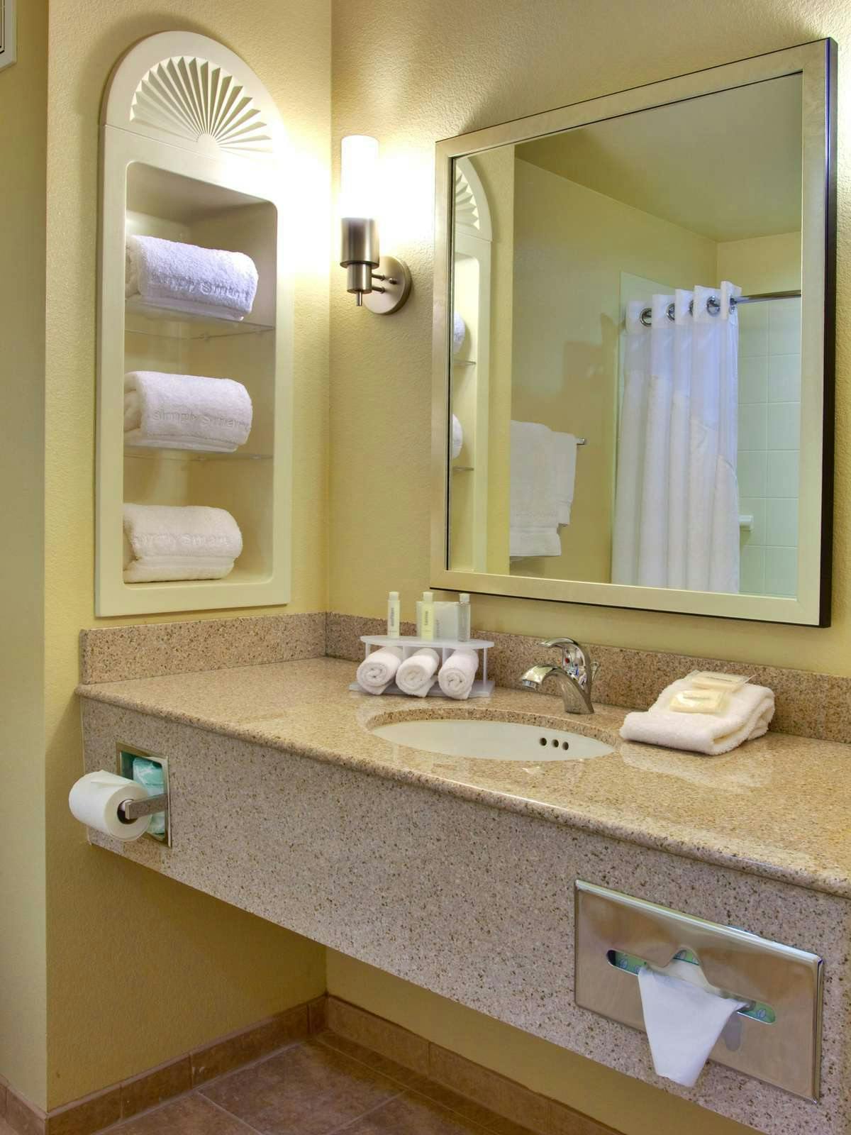 Hotel Holiday Inn Express Hotel & Suites Lake Elsinore photo 2