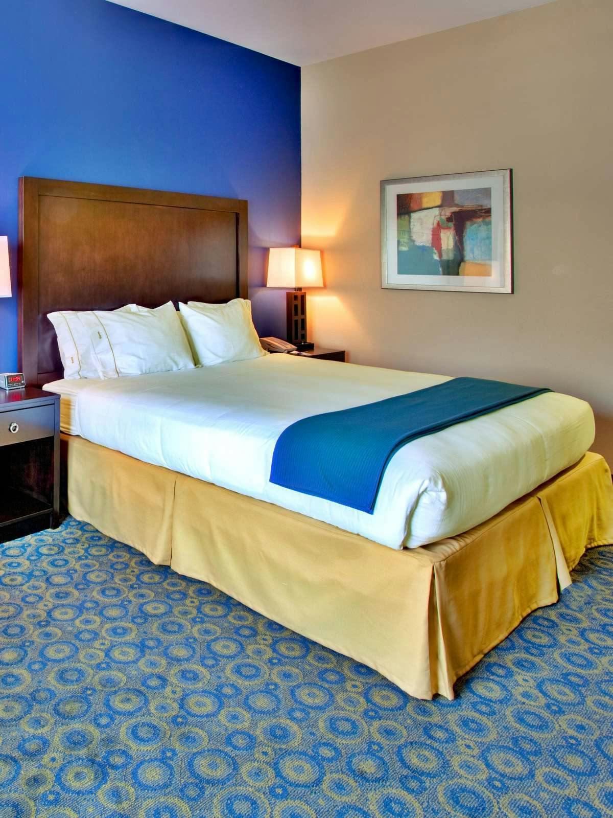 Hotel Holiday Inn Express Hotel & Suites Lake Elsinore photo 1