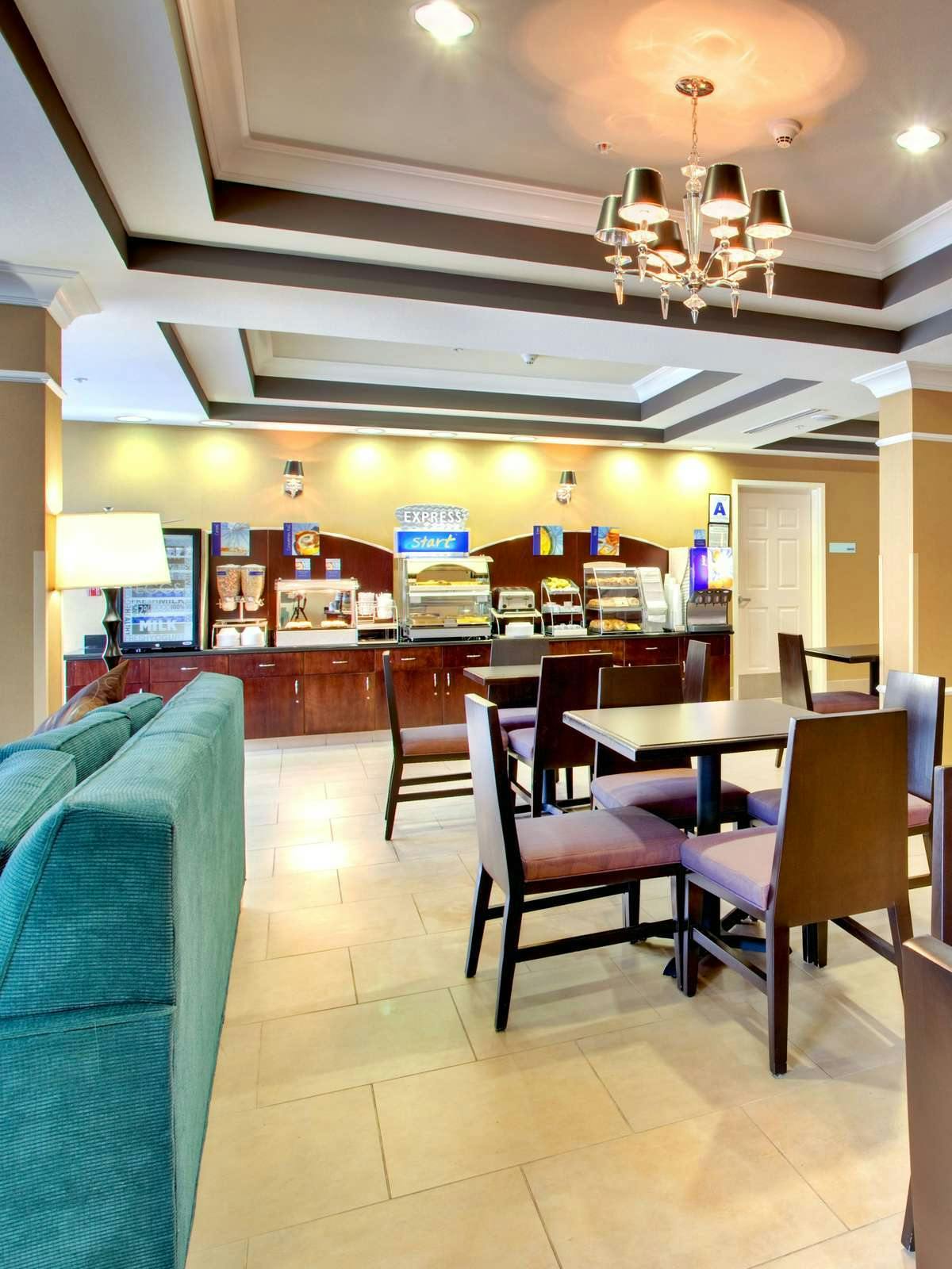 Hotel Holiday Inn Express Hotel & Suites Lake Elsinore photo 5