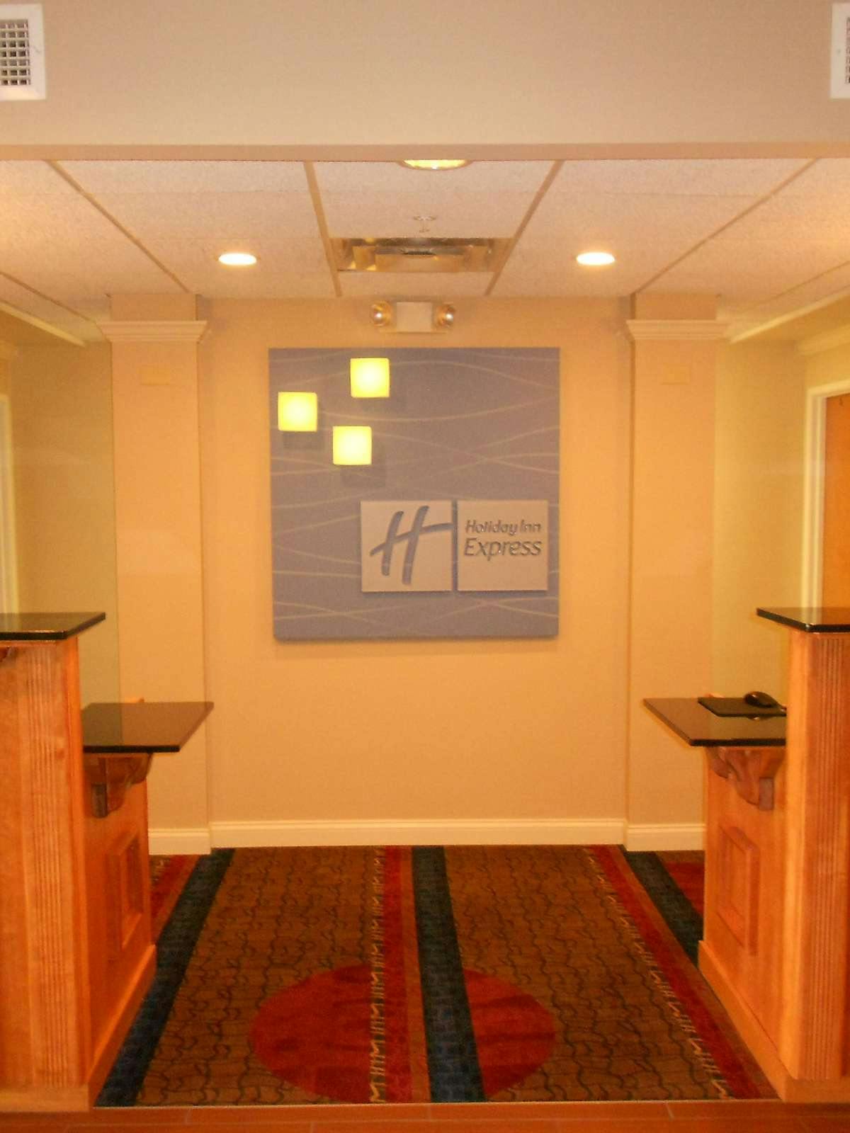 Hotel Holiday Inn Express Hotel & Suites Lancaster photo 5