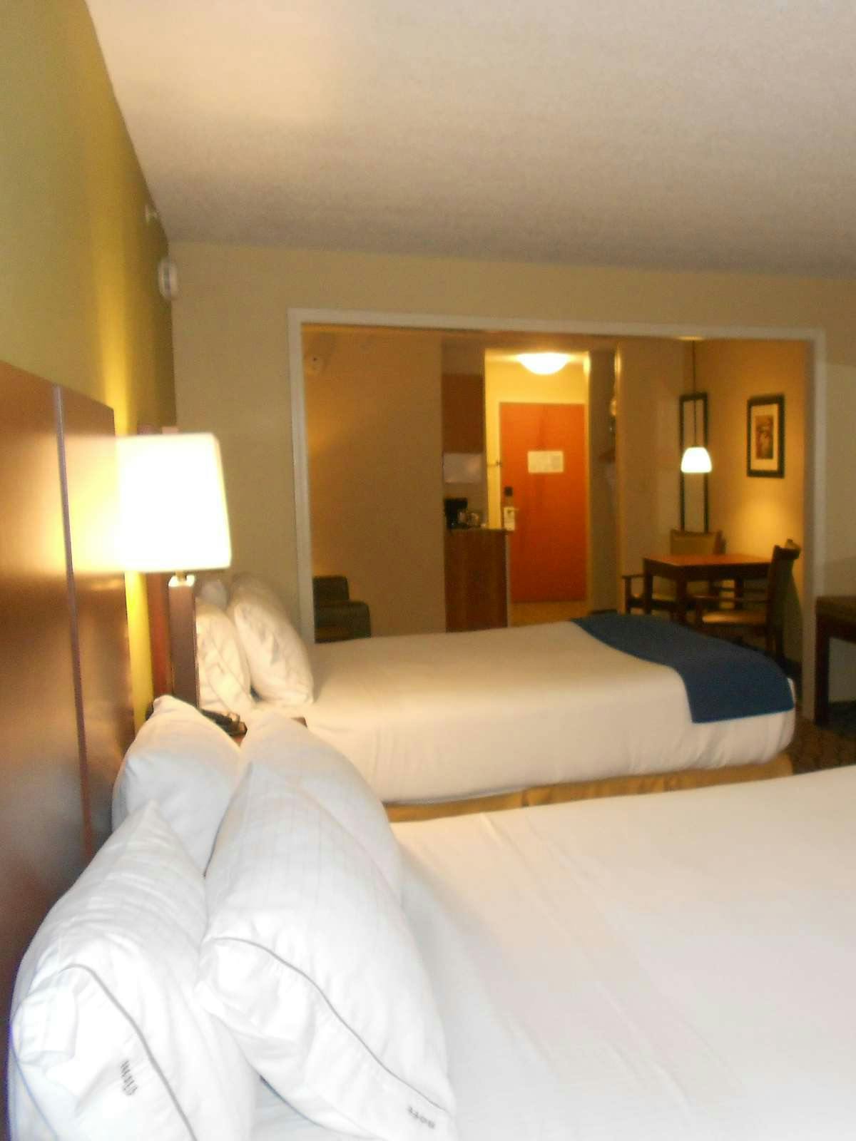 Hotel Holiday Inn Express Hotel & Suites Lancaster photo 1