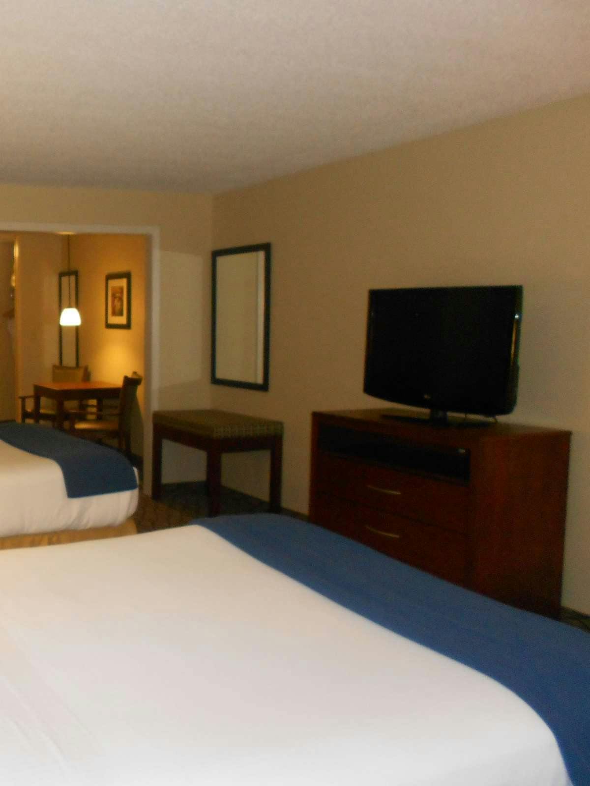 Hotel Holiday Inn Express Hotel & Suites Lancaster photo 2