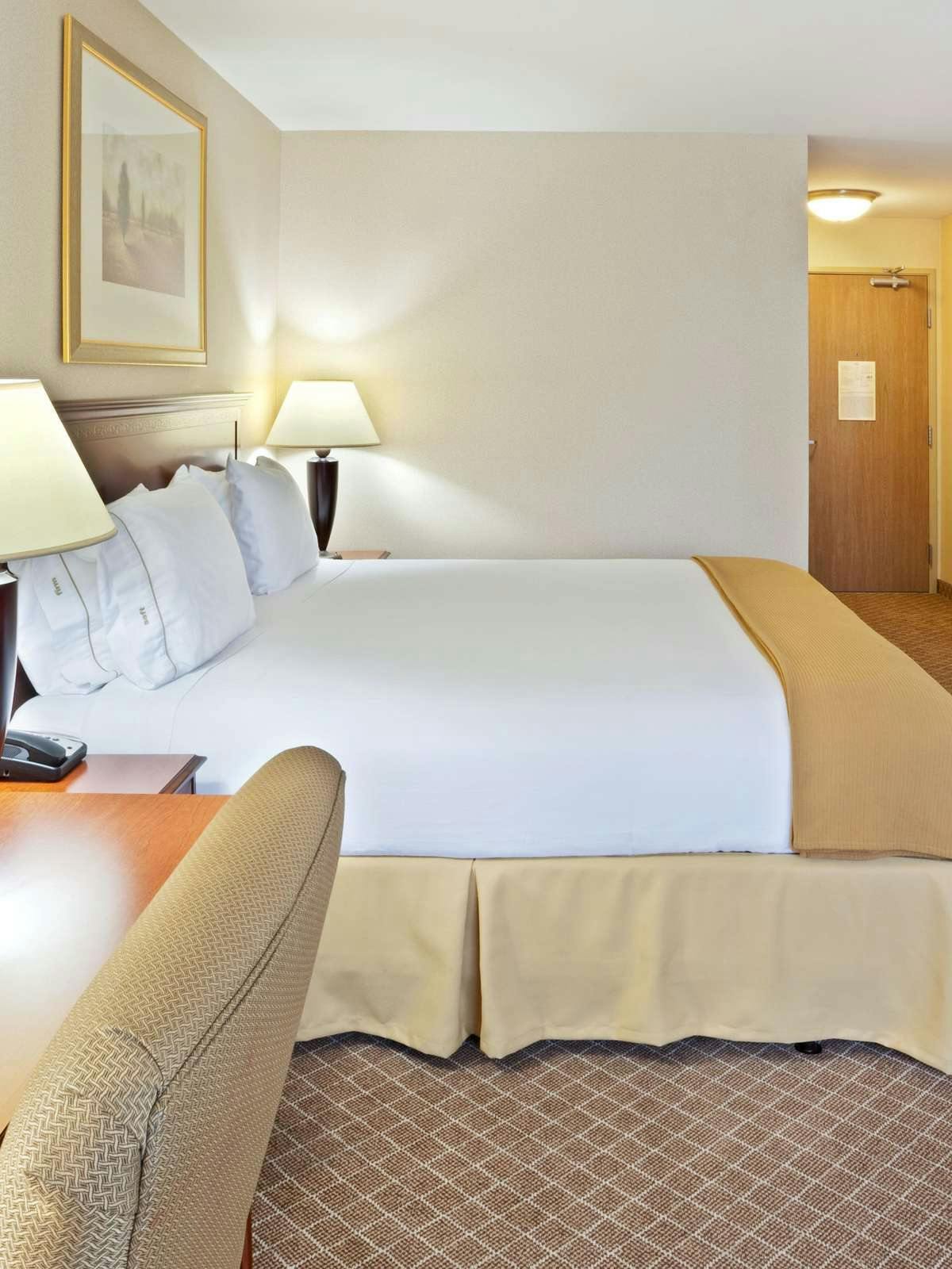 Hotel Holiday Inn Express Hotel & Suites Lacey photo 1