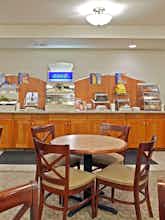 Hotel Holiday Inn Express Hotel & Suites Lacey photo 5