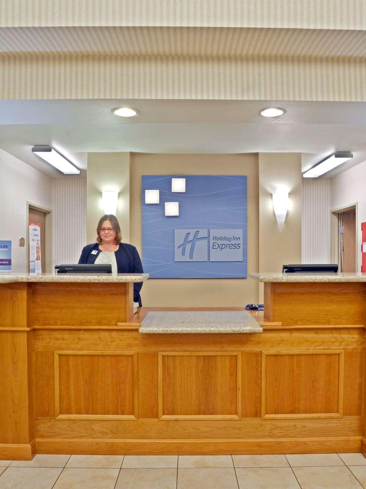 Hotel Holiday Inn Express Hotel & Suites Lacey photo 4