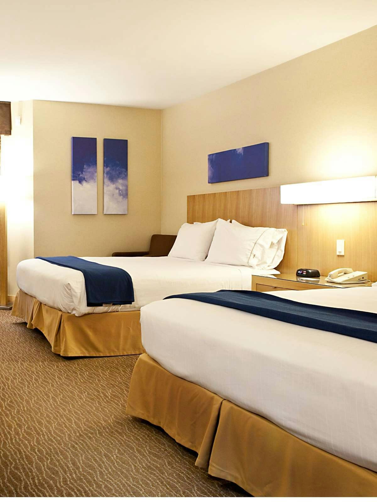 Hotel Holiday Inn Express Hotel & Suites Langley photo 1