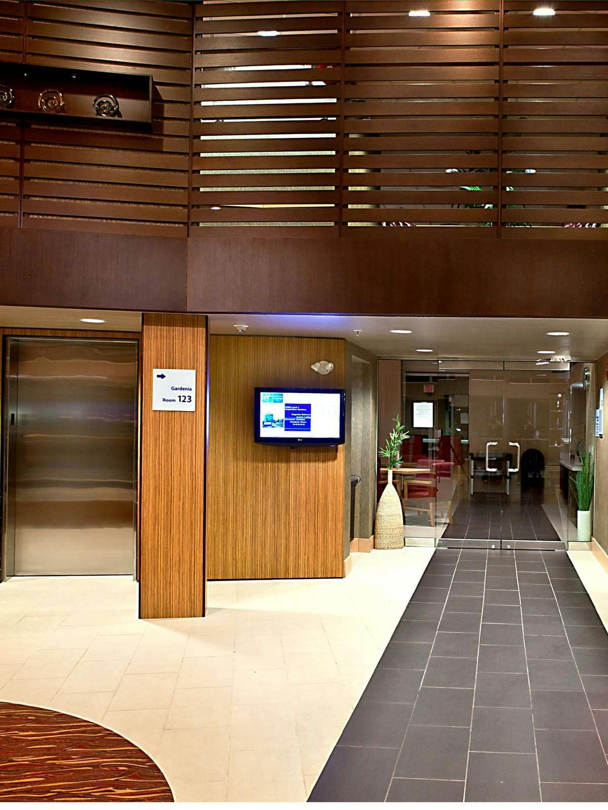 Hotel Holiday Inn Express Hotel & Suites Langley photo 4