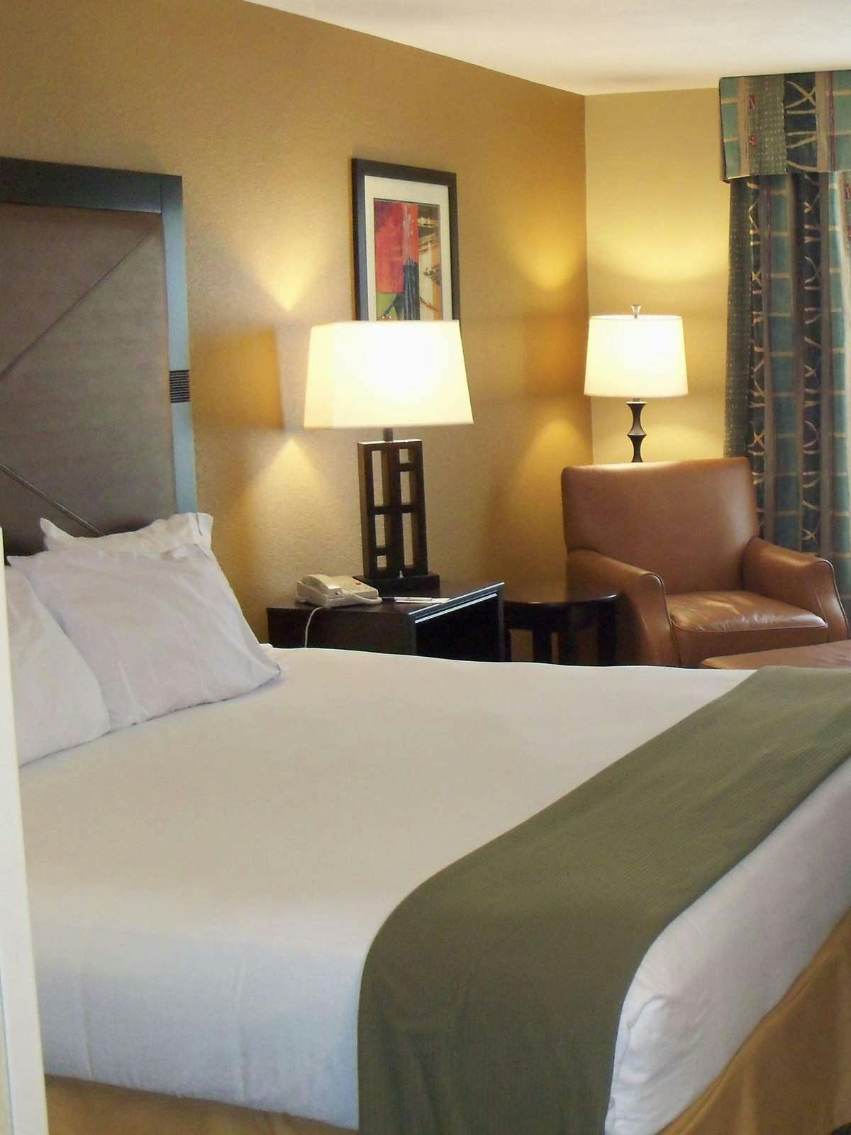 Hotel Holiday Inn Express Hotel & Suites Lexington photo 1