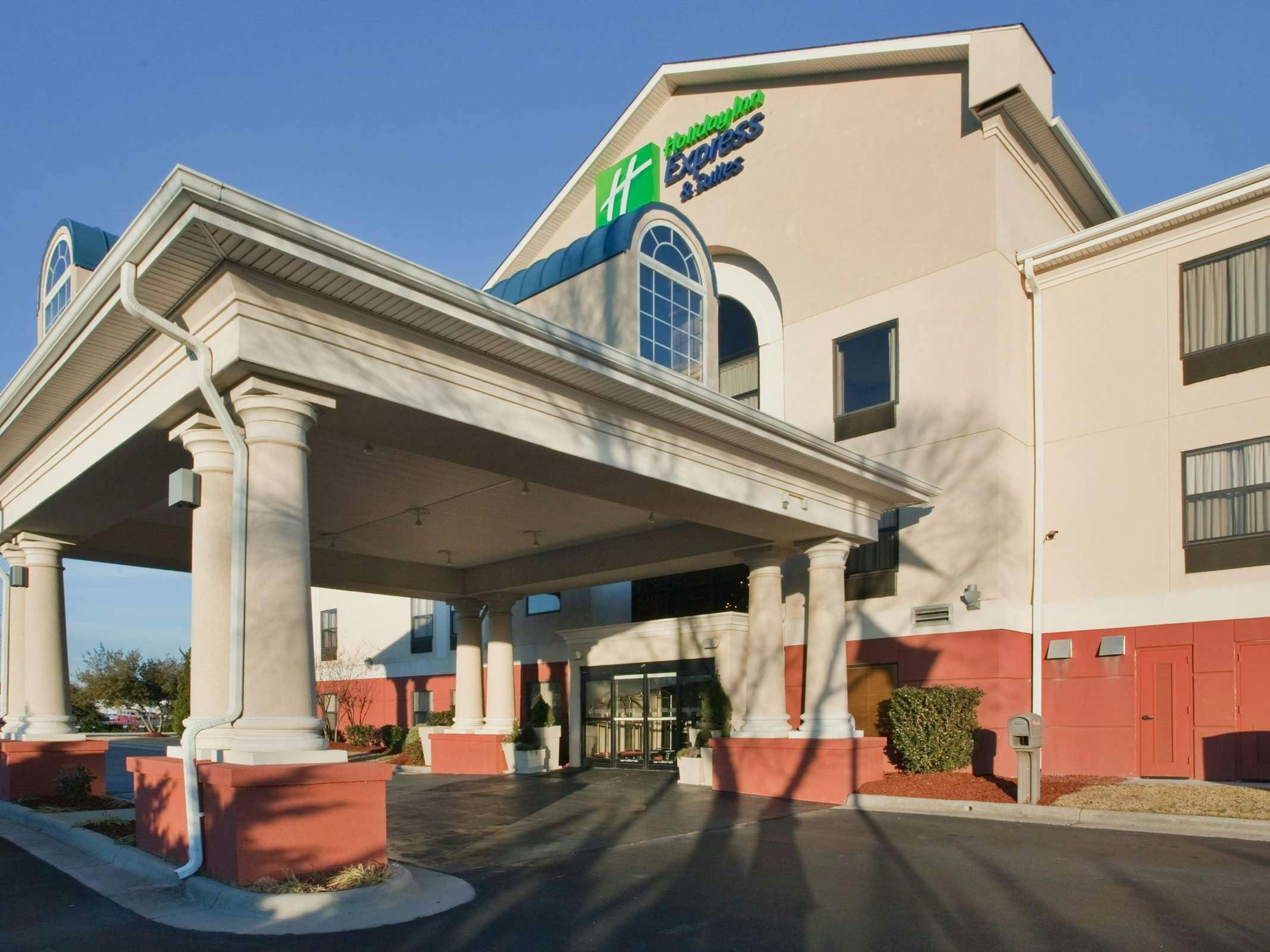 Holiday Inn Express Hotel & Suites Laurinburg