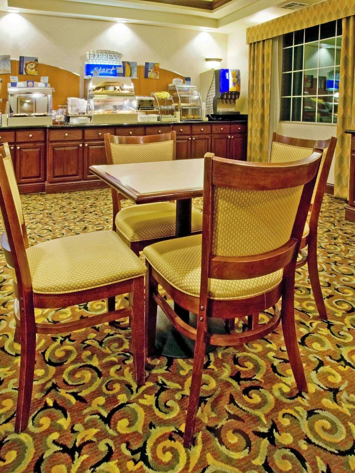 Hotel Holiday Inn Express Hotel & Suites Levelland photo 5