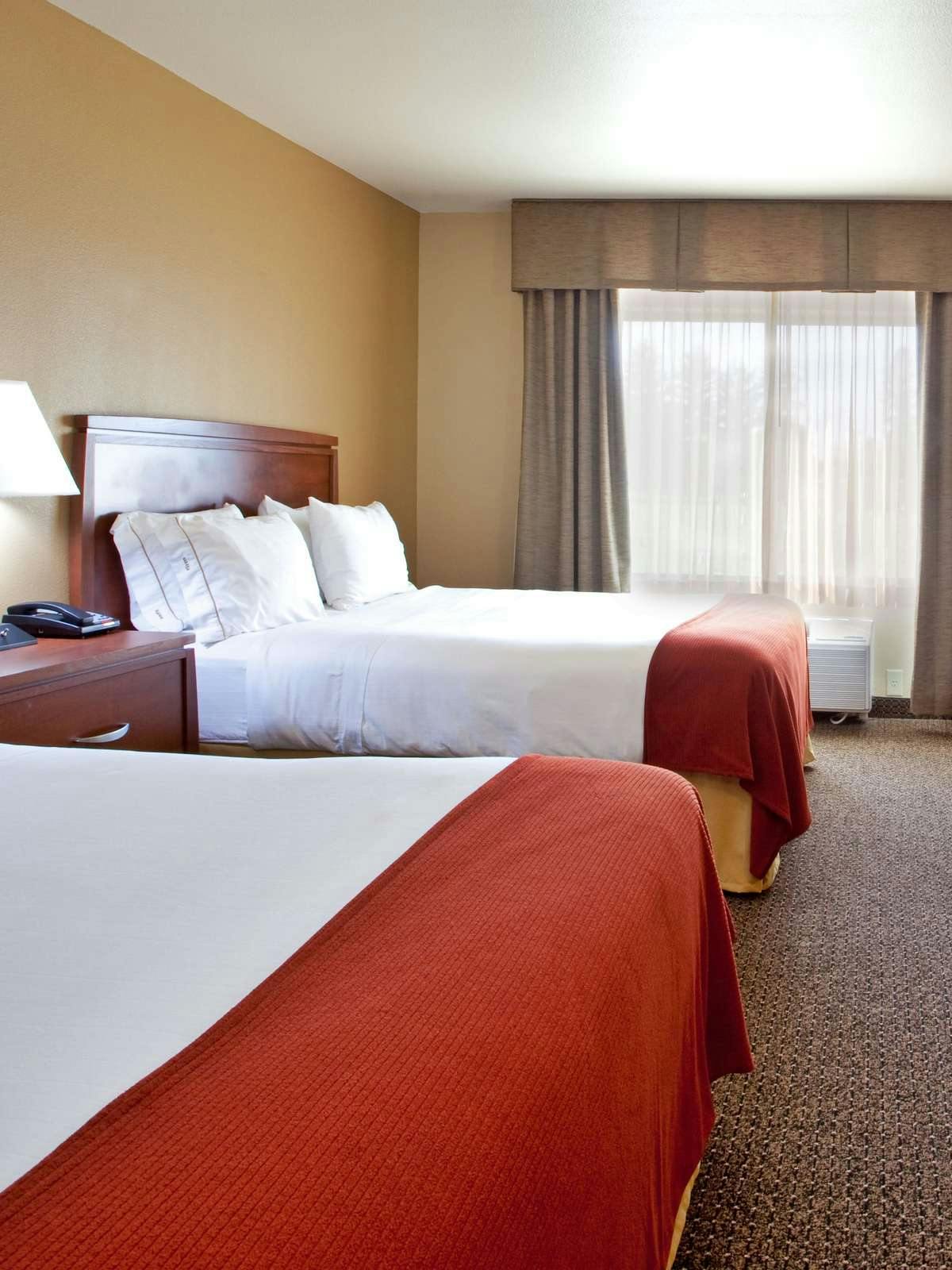 Hotel Holiday Inn Express Hotel & Suites Lewisburg photo 1