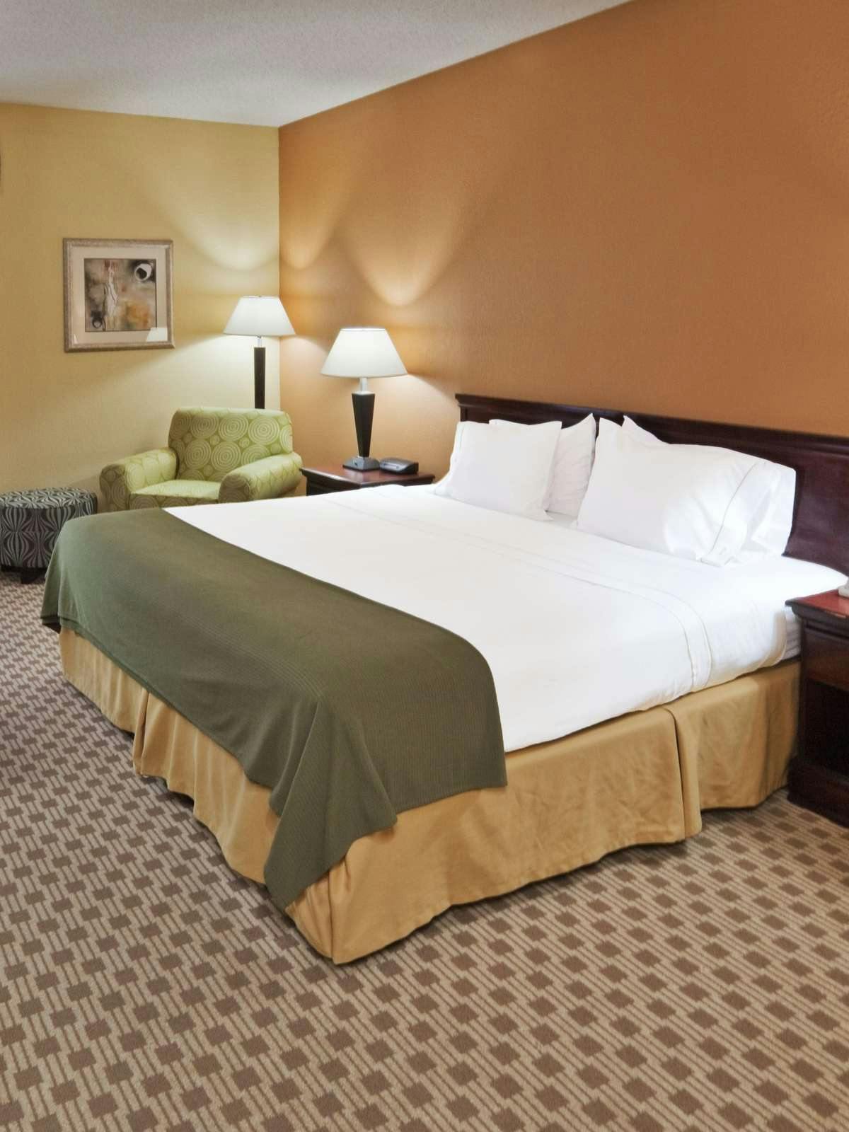 Hotel Holiday Inn Express Hotel & Suites Lebanon photo 1