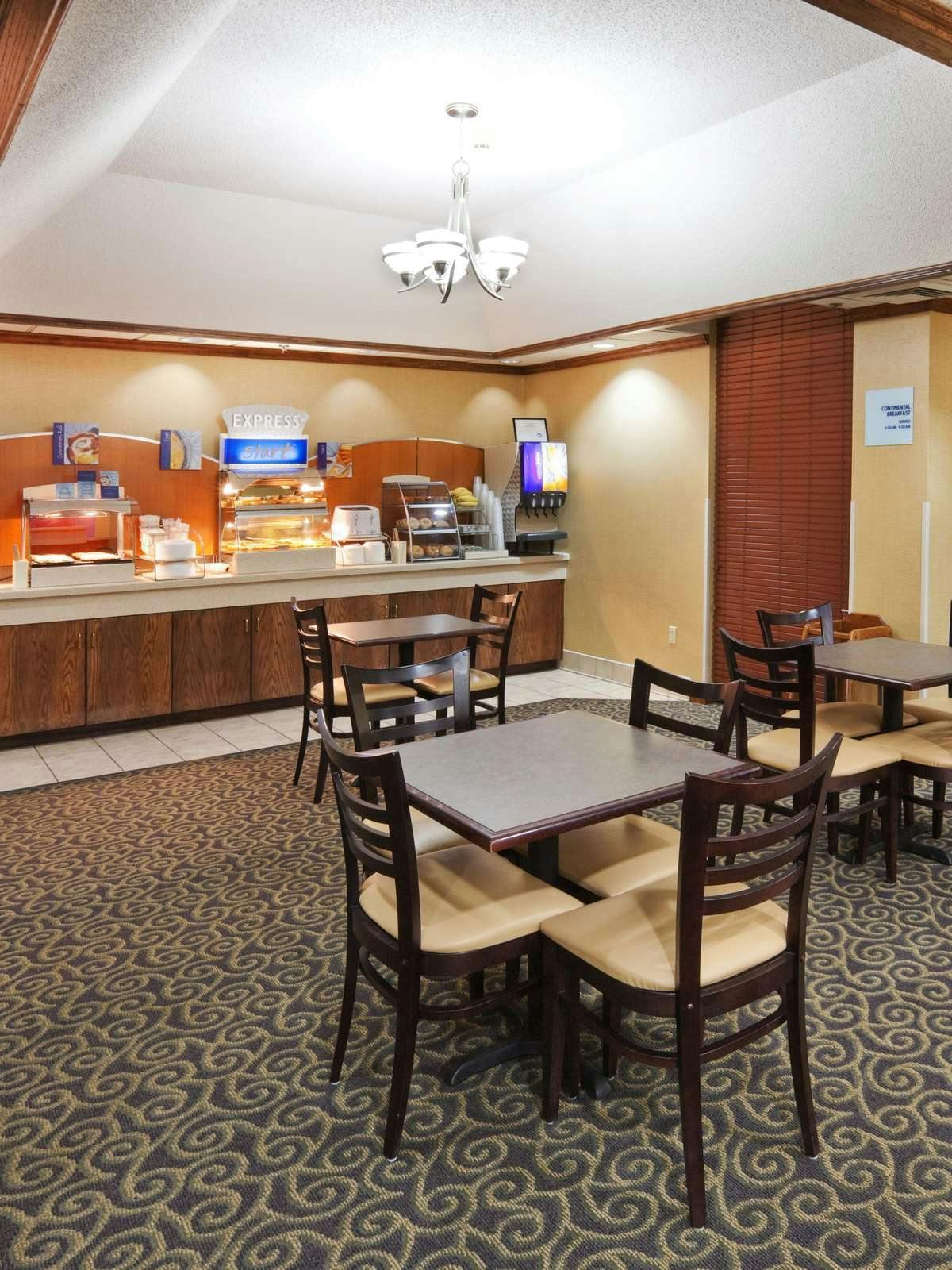 Hotel Holiday Inn Express Hotel & Suites Lebanon photo 5