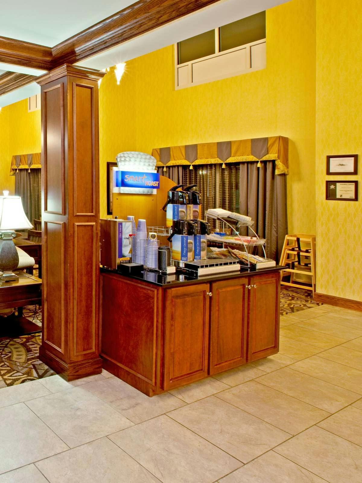 Hotel Holiday Inn Express Hotel & Suites Lexington Northeast photo 4