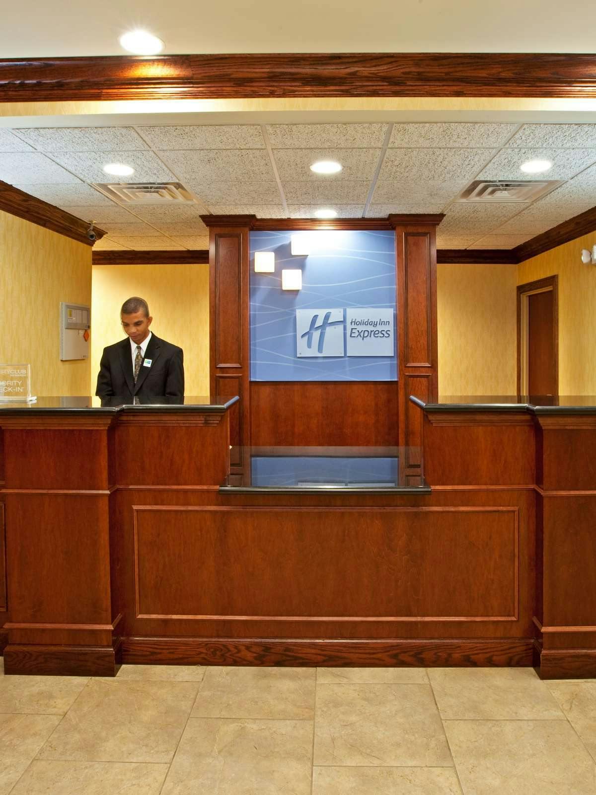 Hotel Holiday Inn Express Hotel & Suites Lexington Northeast photo 3