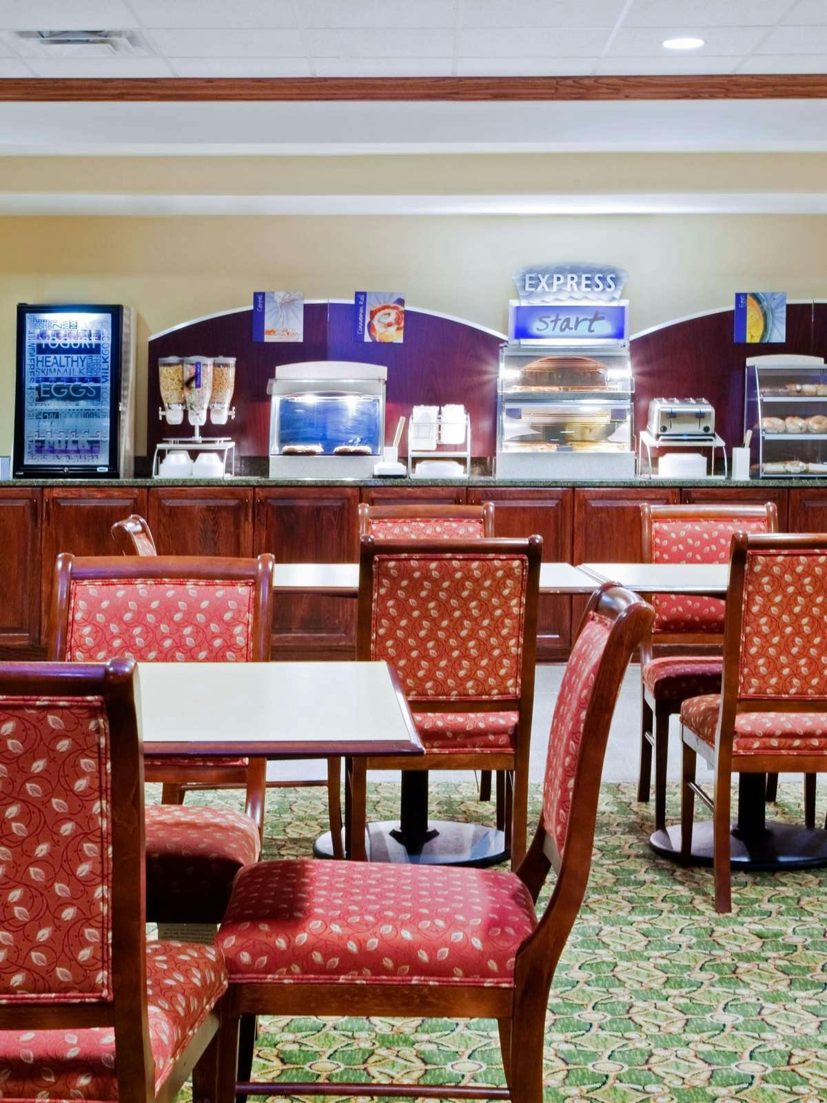 Hotel Holiday Inn Express Hotel & Suites Lexington NW The Vineyard photo 5