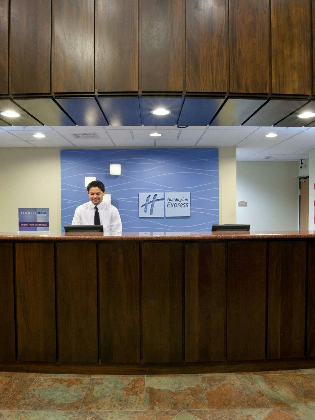 Hotel Holiday Inn Express Hotel & Suites Lincoln South photo 4