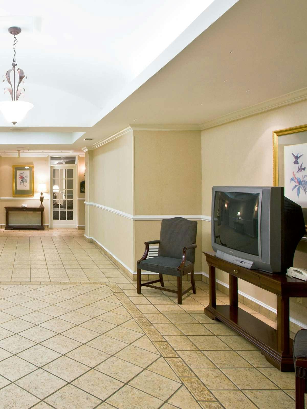 Hotel Holiday Inn Express Hotel & Suites Live Oak photo 3
