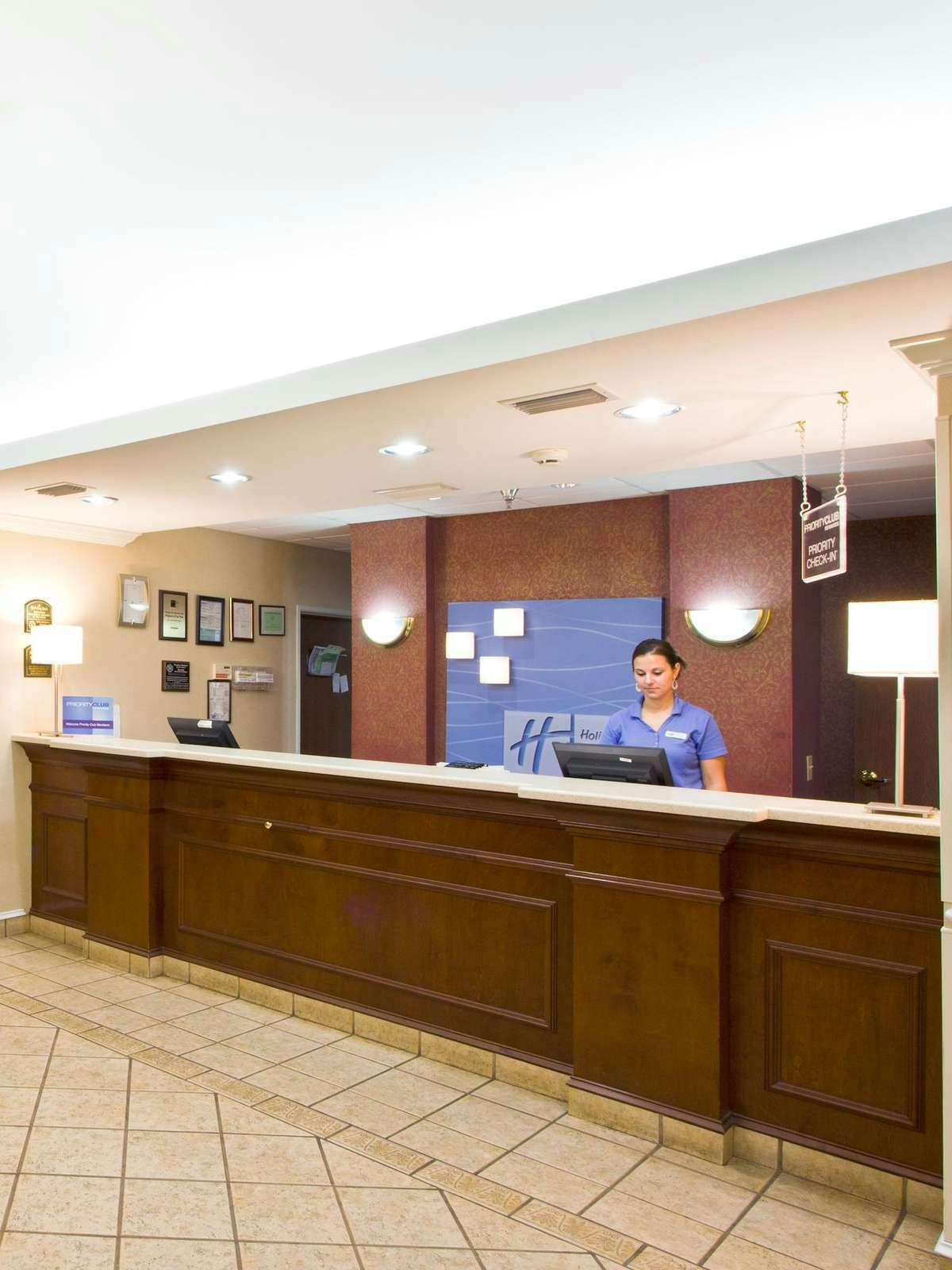 Hotel Holiday Inn Express Hotel & Suites Live Oak photo 4
