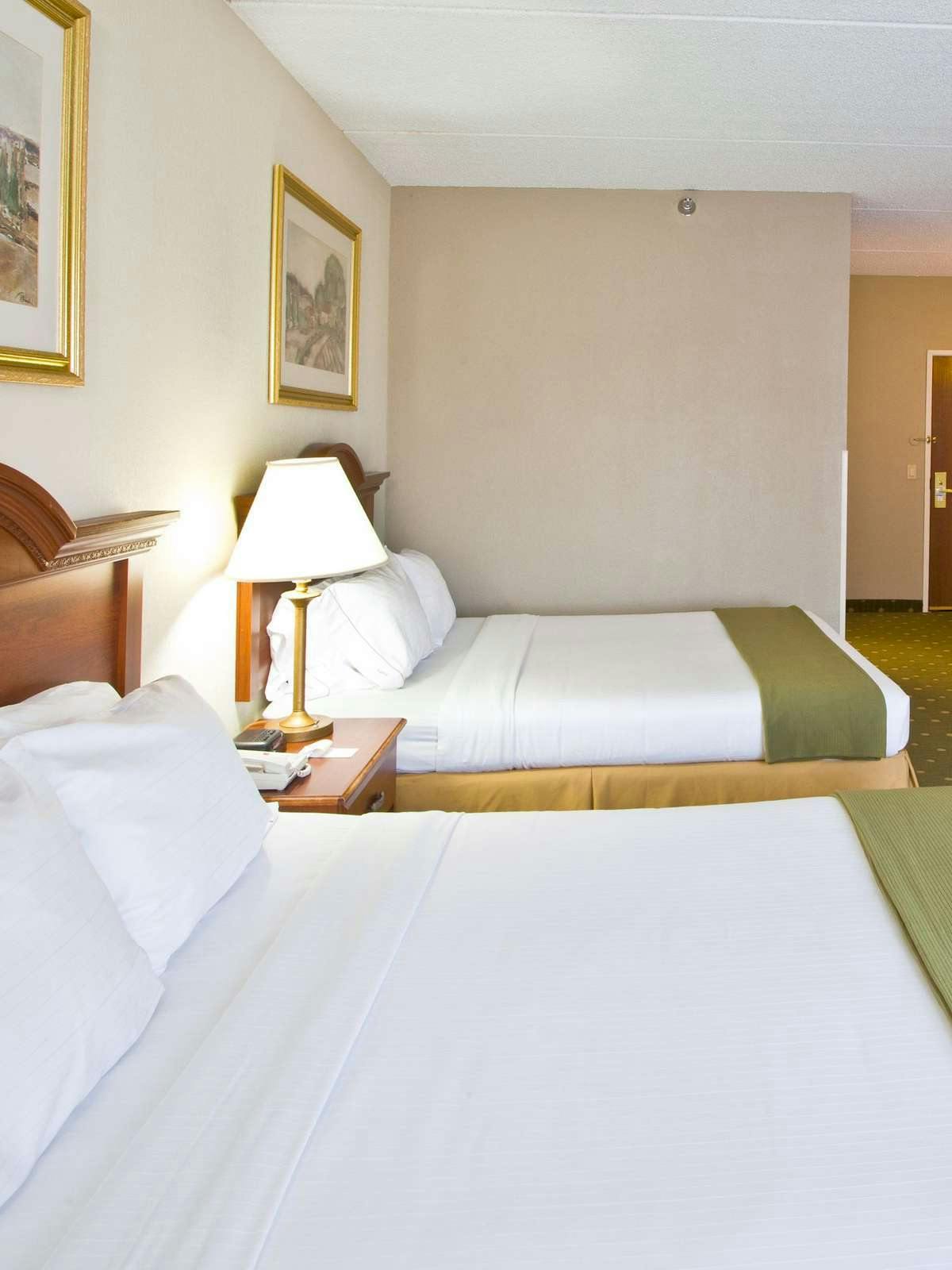 Hotel Holiday Inn Express Hotel & Suites Live Oak photo 1