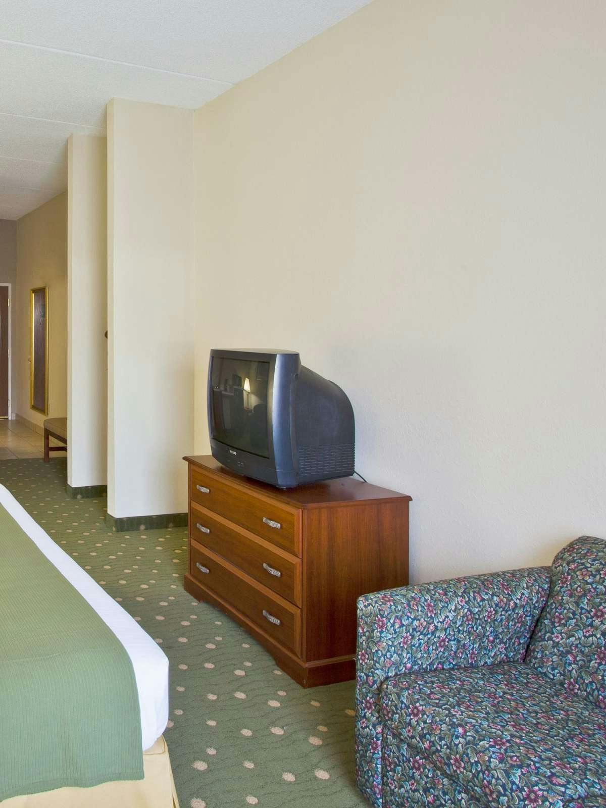 Hotel Holiday Inn Express Hotel & Suites Live Oak photo 2