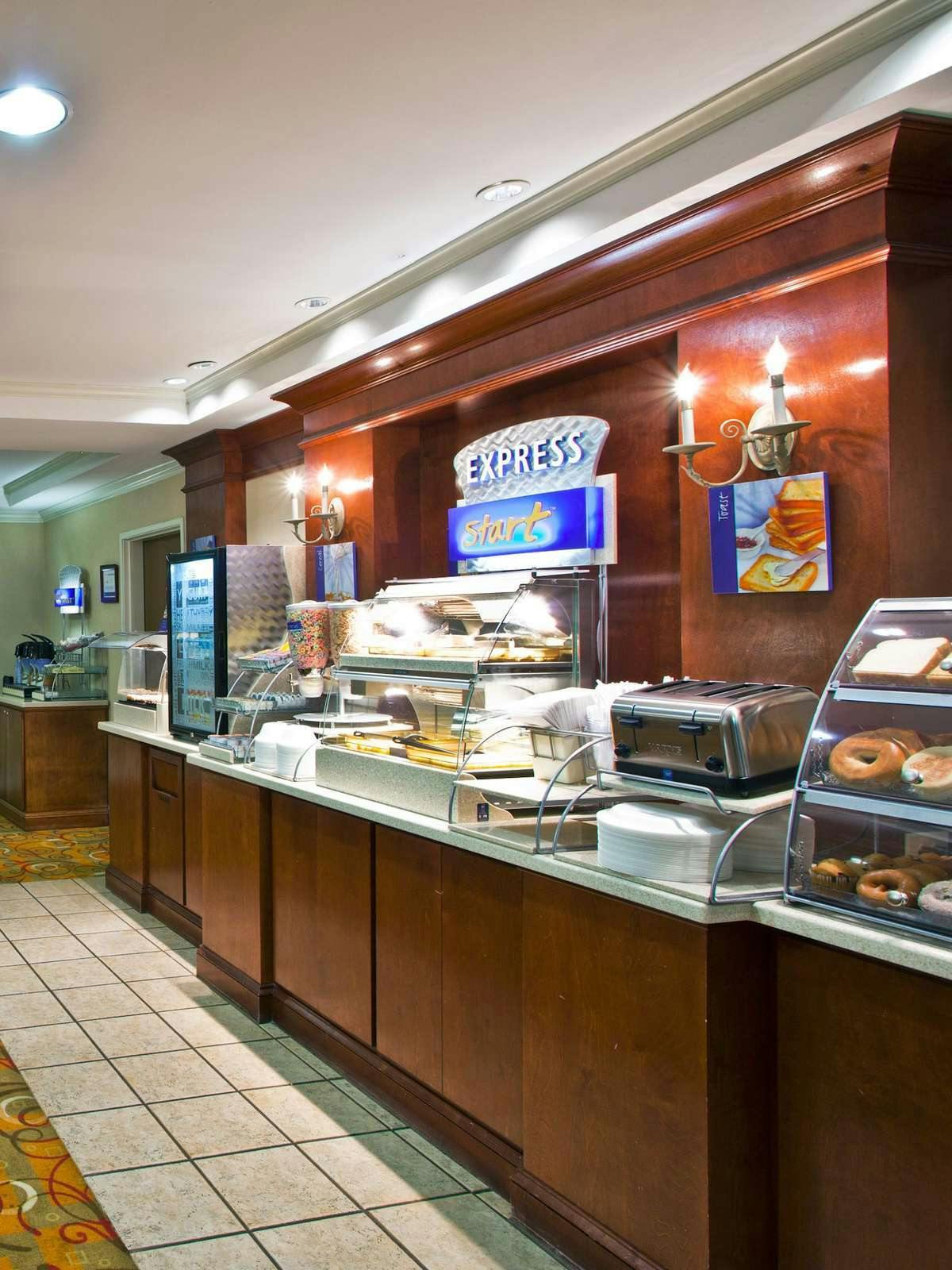 Hotel Holiday Inn Express Hotel & Suites Live Oak photo 5