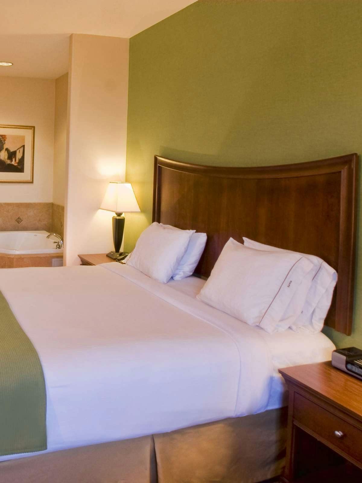 Hotel Holiday Inn Express Hotel & Suites Lincoln photo 1