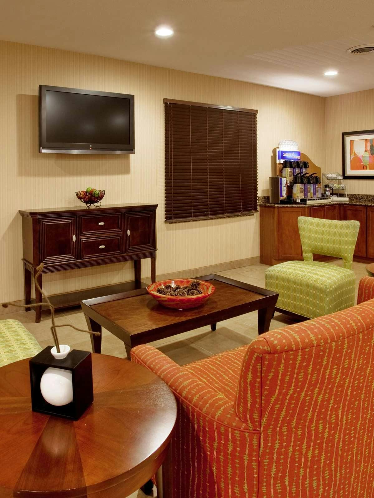 Hotel Holiday Inn Express Hotel & Suites Lincoln Airport photo 3