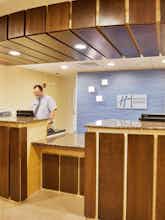 Hotel Holiday Inn Express Hotel & Suites Lincoln Airport photo 4