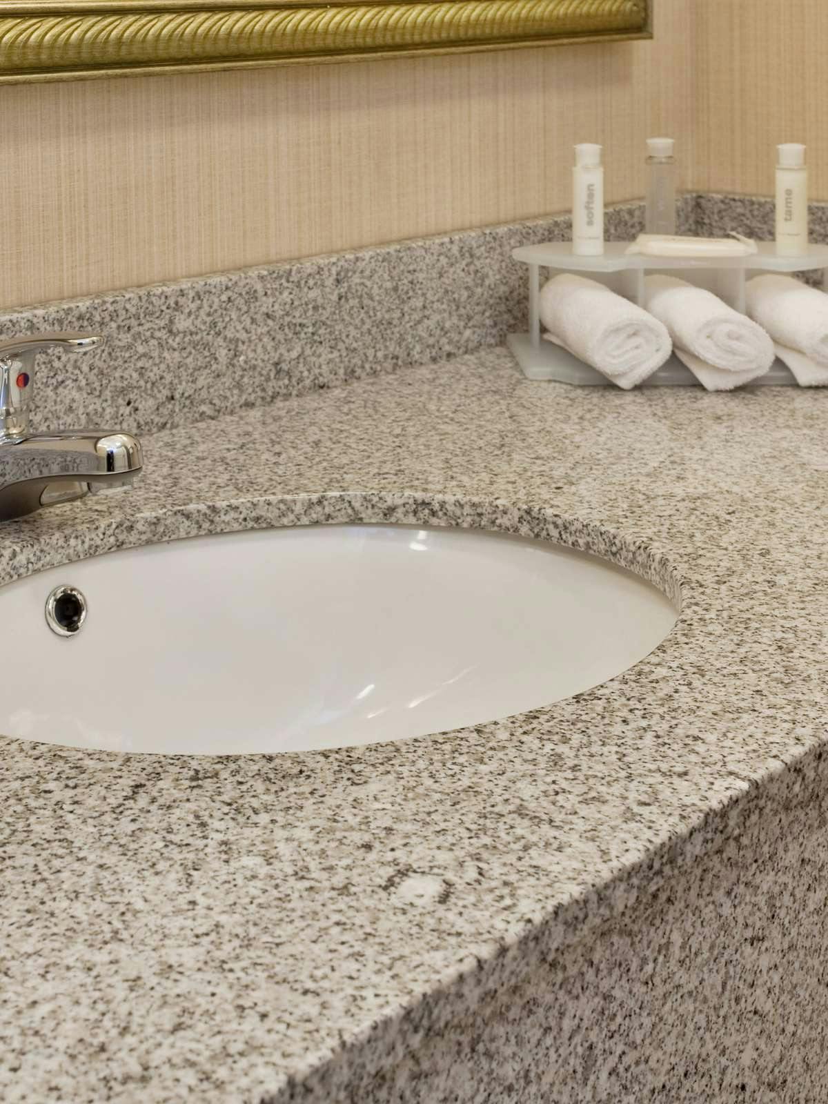 Hotel Holiday Inn Express Hotel & Suites Lincoln Airport photo 2