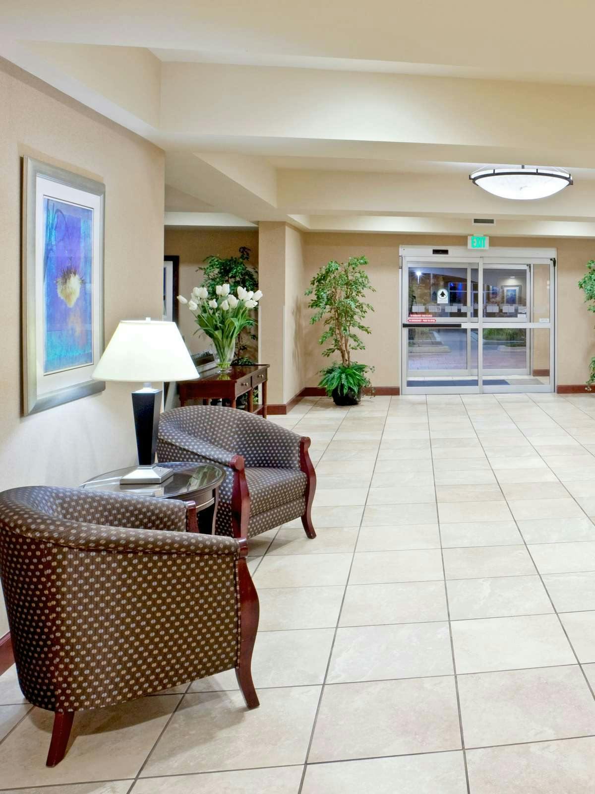 Hotel Holiday Inn Express Hotel & Suites Marysville photo 3