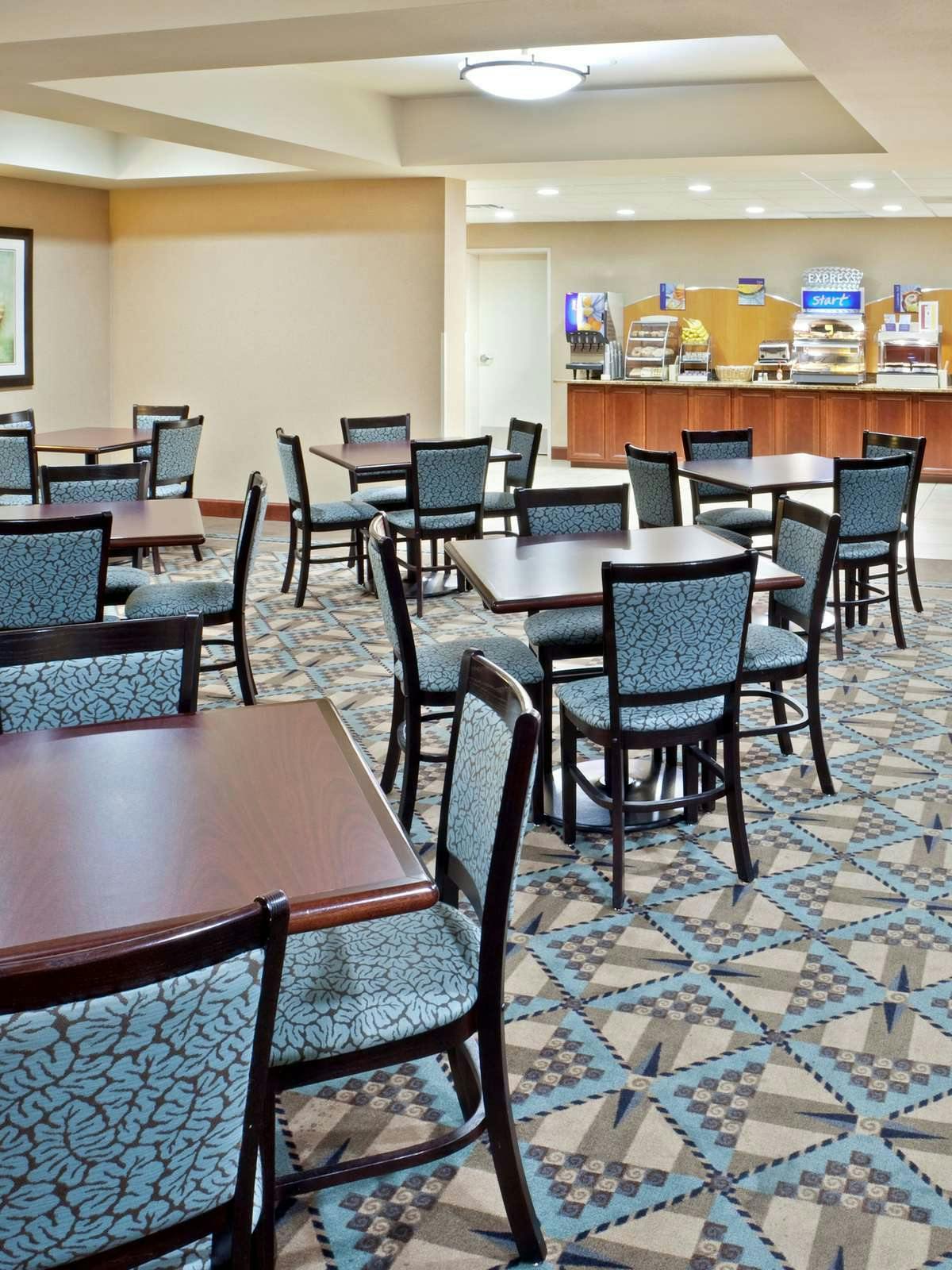 Hotel Holiday Inn Express Hotel & Suites Marysville photo 5