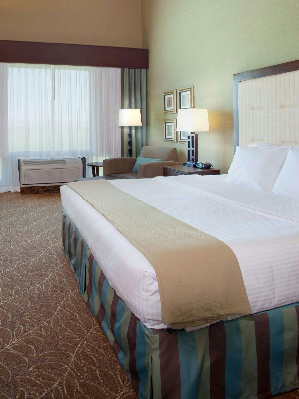 Hotel Holiday Inn Express Hotel & Suites Logan photo 1