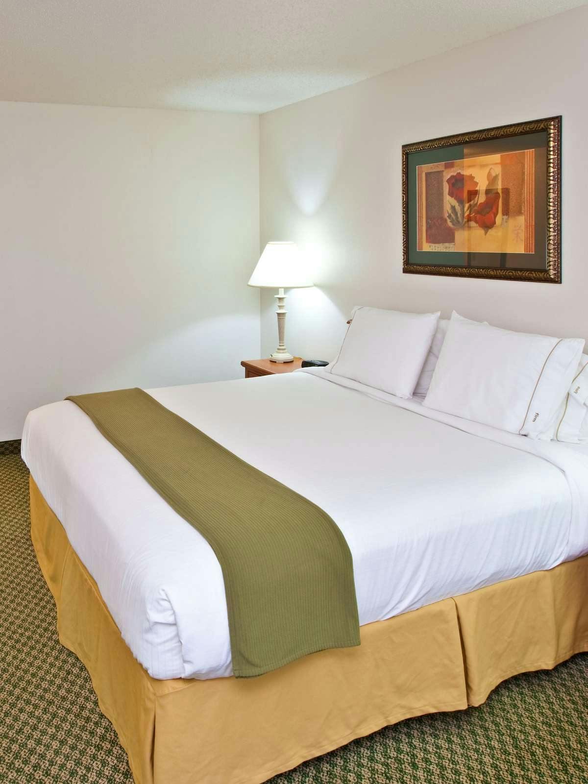 Hotel Holiday Inn Express Hotel & Suites Logan photo 1