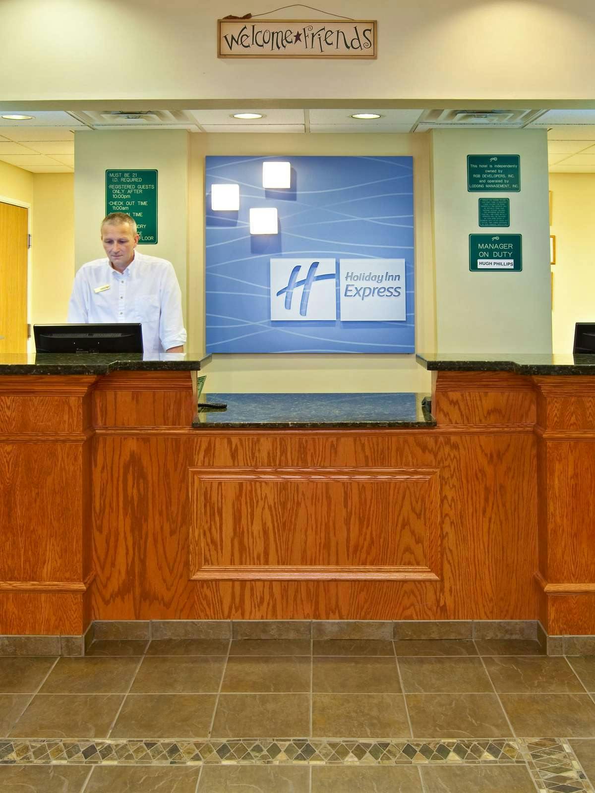 Hotel Holiday Inn Express Hotel & Suites Logan photo 4