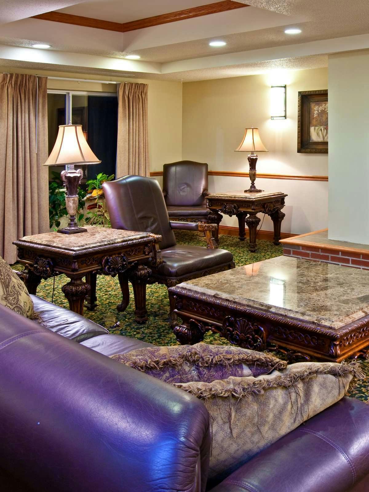 Hotel Holiday Inn Express Hotel & Suites Logan photo 3