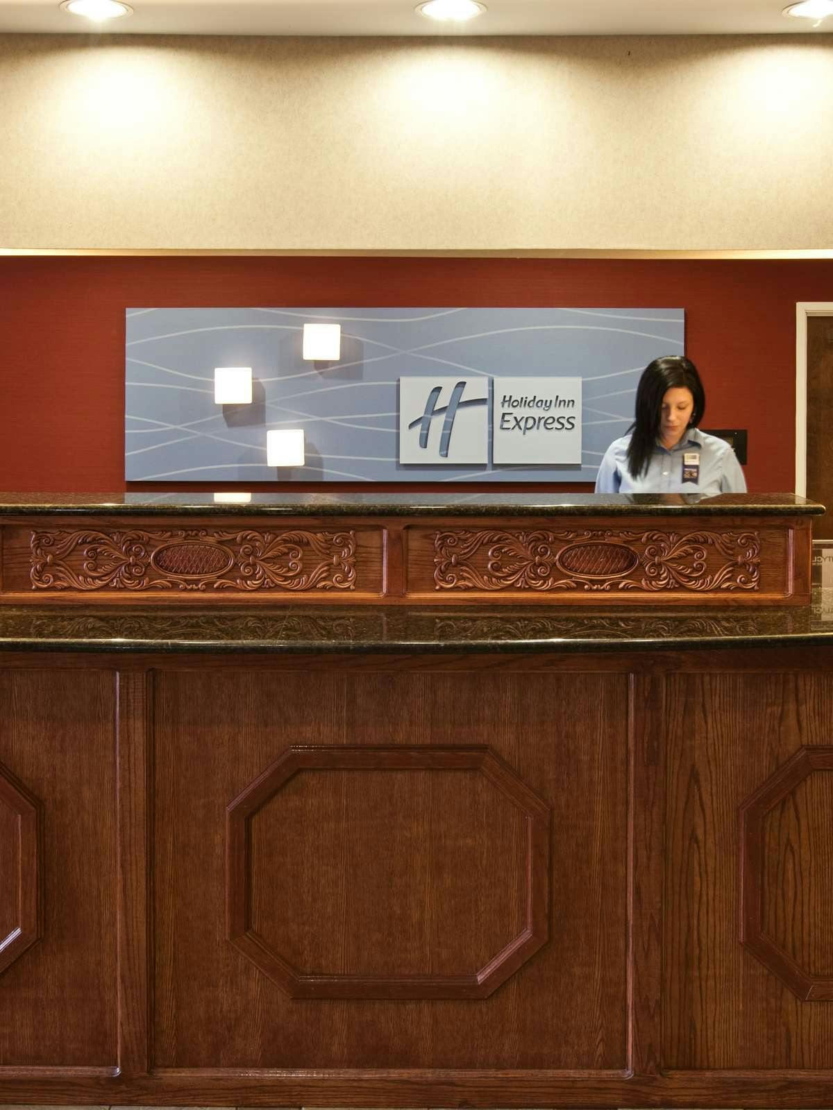 Hotel Holiday Inn Express Hotel & Suites Lonoke photo 1