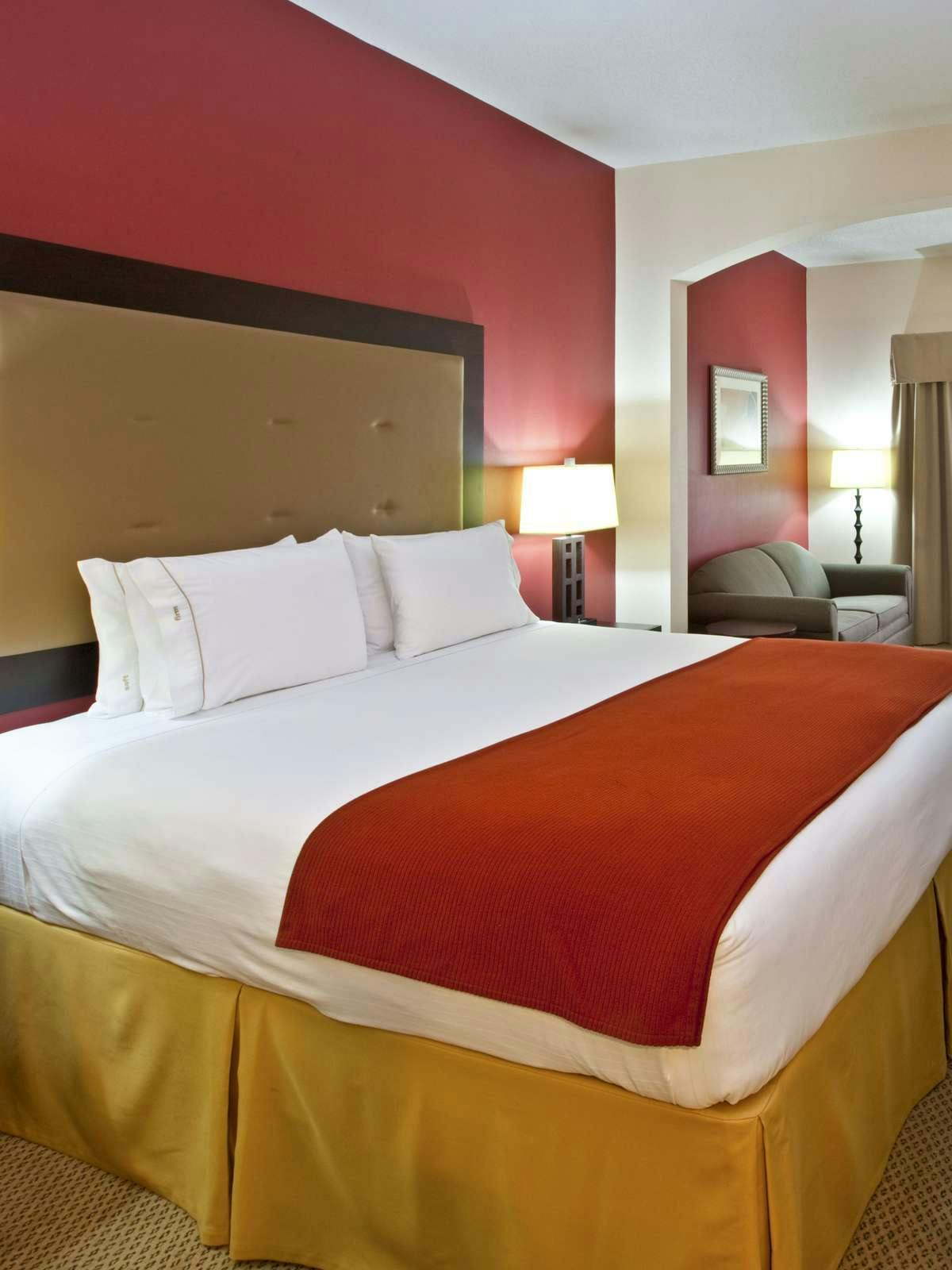 Hotel Holiday Inn Express Hotel & Suites Louisville East photo 1