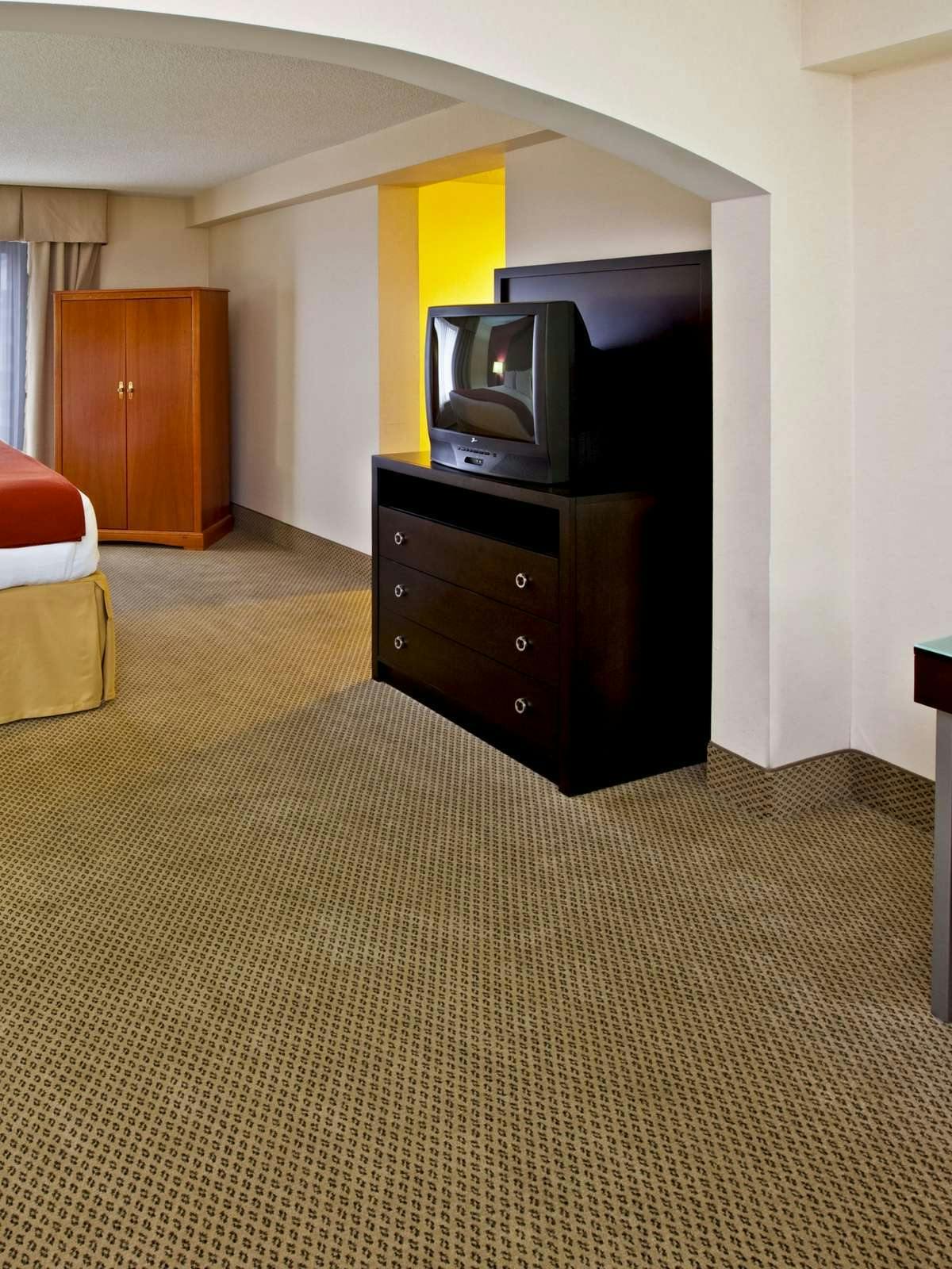 Hotel Holiday Inn Express Hotel & Suites Louisville East photo 2