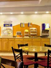 Hotel Holiday Inn Express Hotel & Suites Logansport photo 4