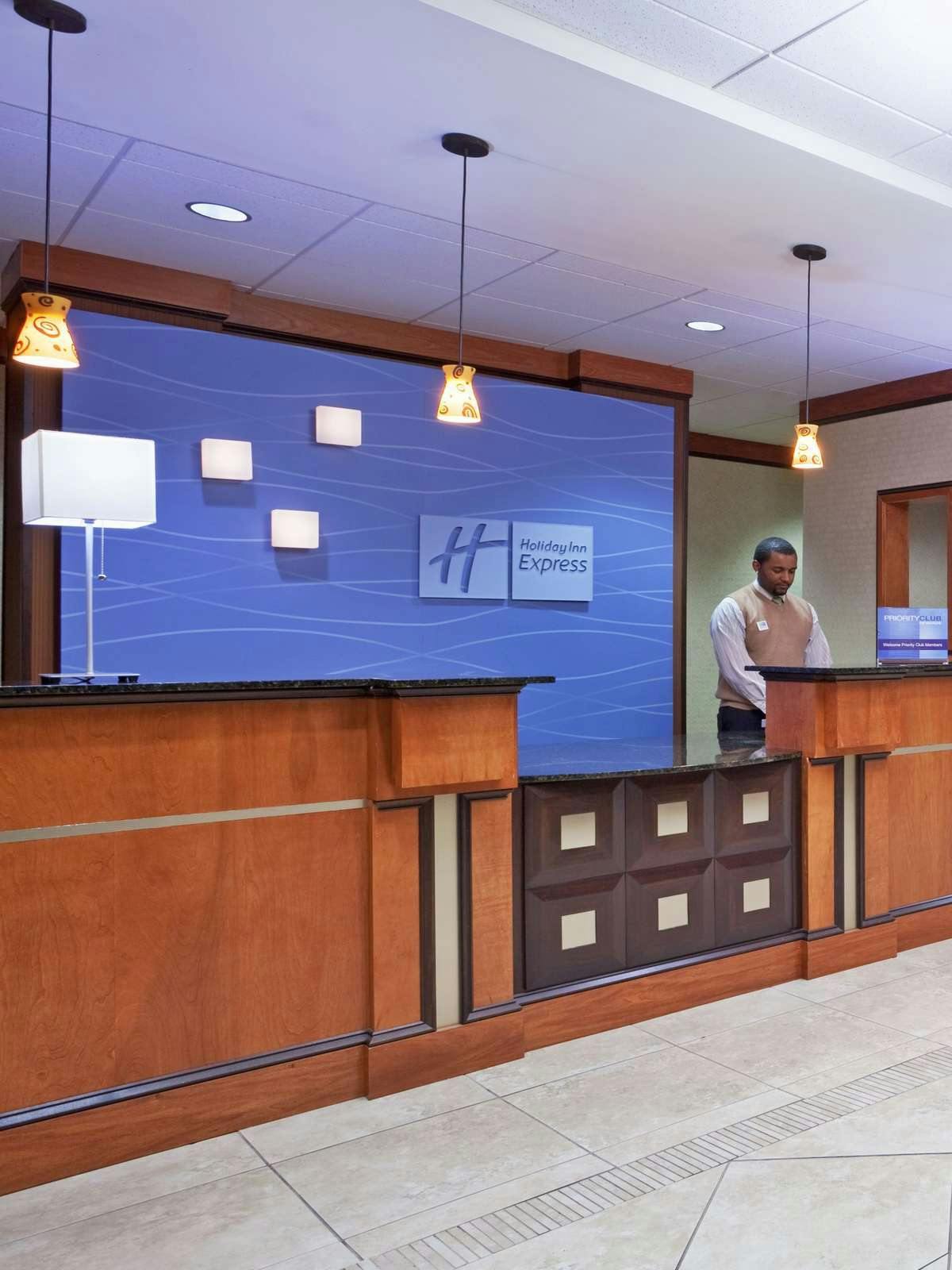 Hotel Holiday Inn Express Hotel & Suites Mason photo 4