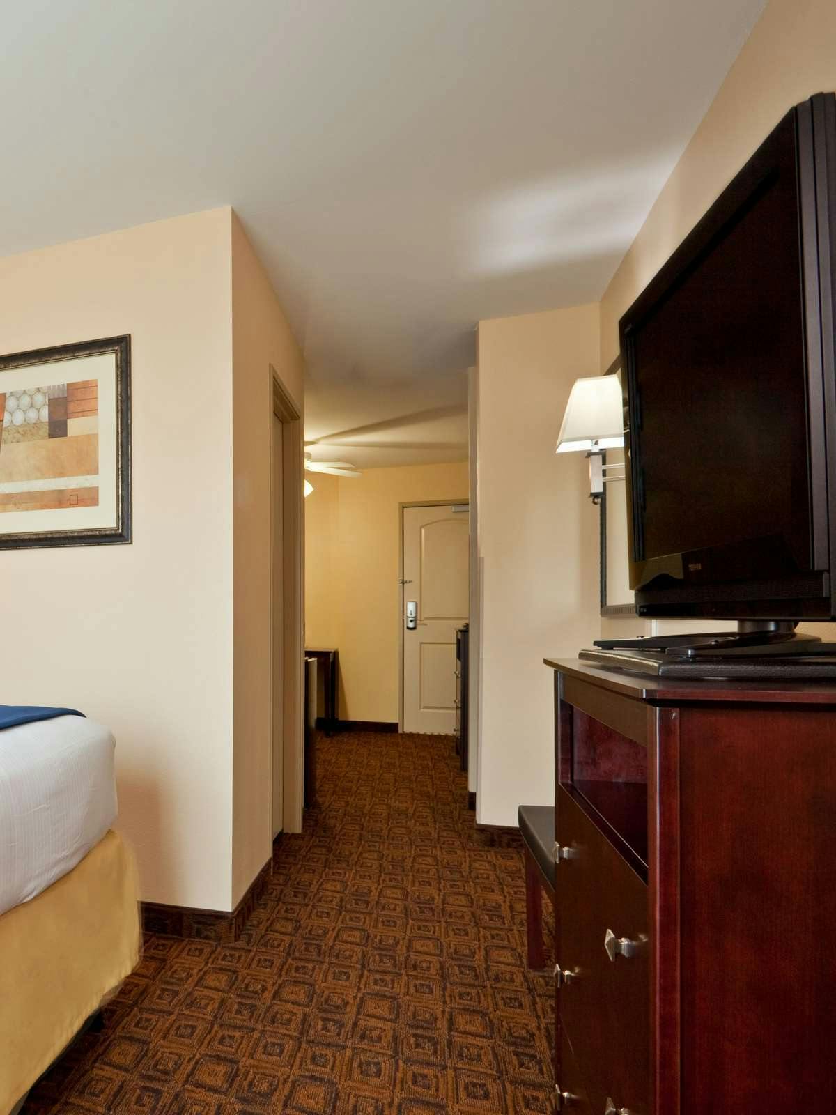 Hotel Holiday Inn Express Hotel & Suites Mason photo 2