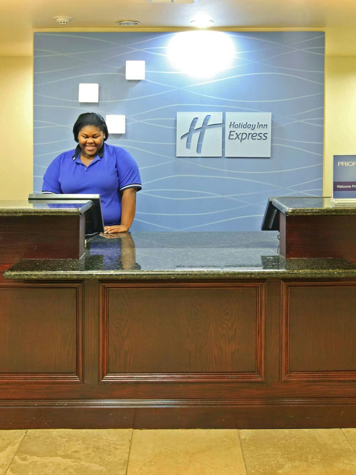 Hotel Holiday Inn Express Hotel & Suites Marshall photo 4